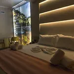 Pandora Tirana