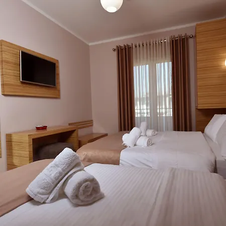 Pandora 3* Τίρανα