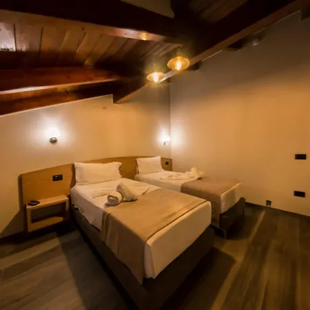 Pandora Τίρανα