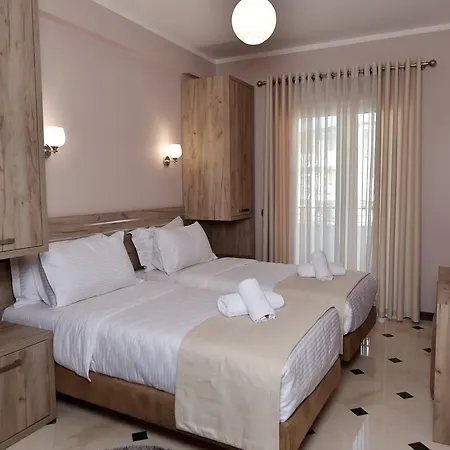 Pandora Tirana