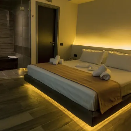 Pandora Tirana