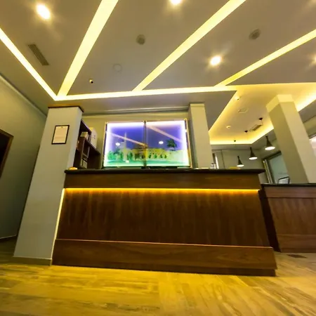 Pandora Tirana