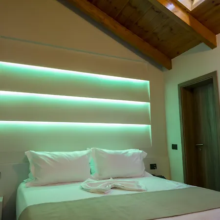 Pandora 3* Тирана