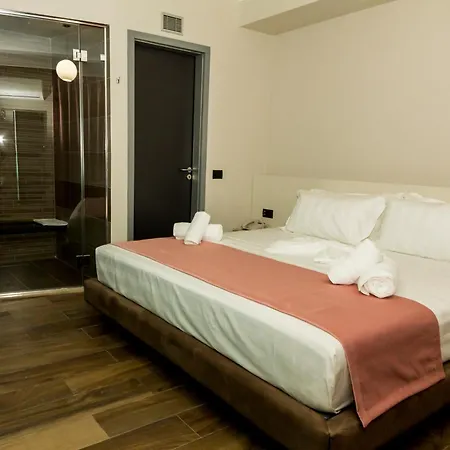 Pandora 3* Тирана