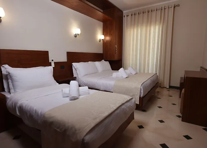 Pandora Tirana