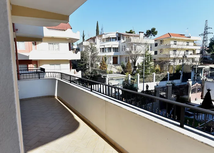 Pandora Tirana